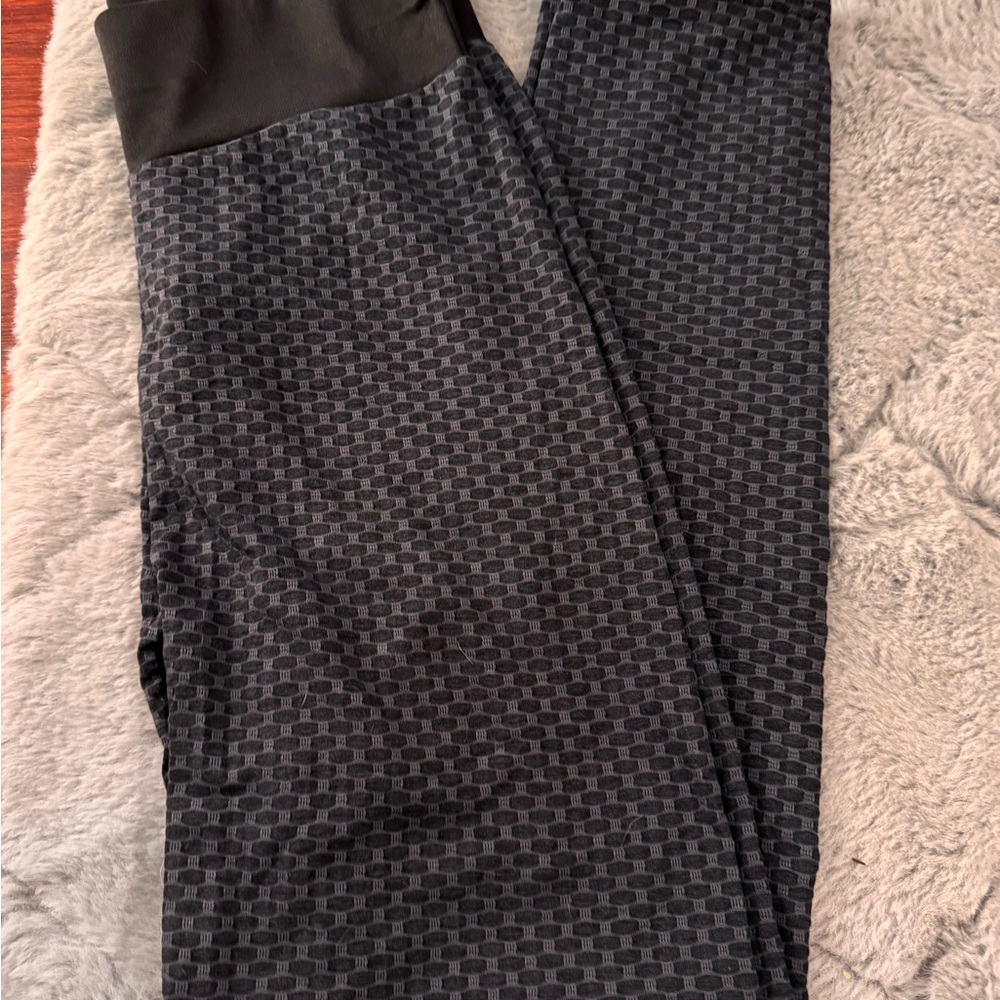 Butt Lifting Black and Gray Patterned Leggings